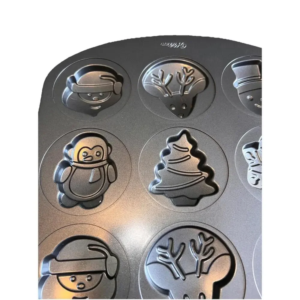 Wilton‎ 12-CAVITY COOKIE PAN ~ 12 Christmas Non-Stick Excellent Condition